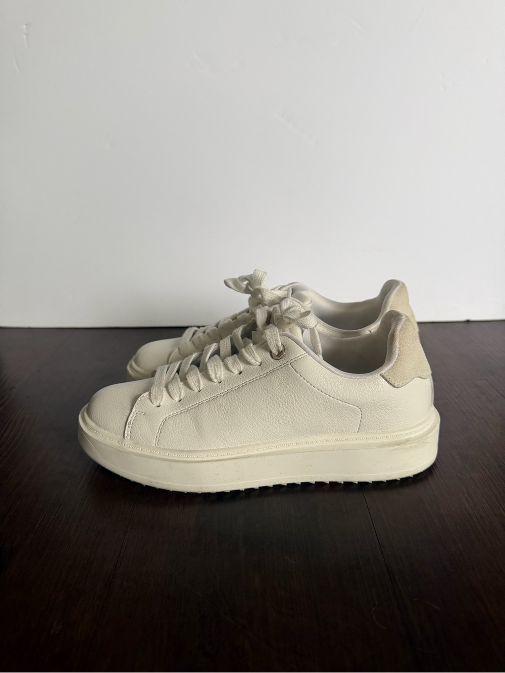 Women’s white Platform Sneakers Size 7